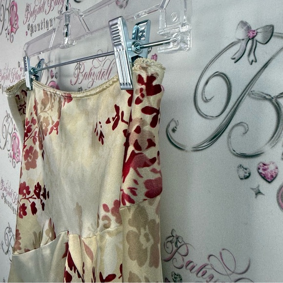 Le chateau skirt fairy hem Floral Satin Asymmetrical Skirt - Cream and Red - Picture 5 of 10